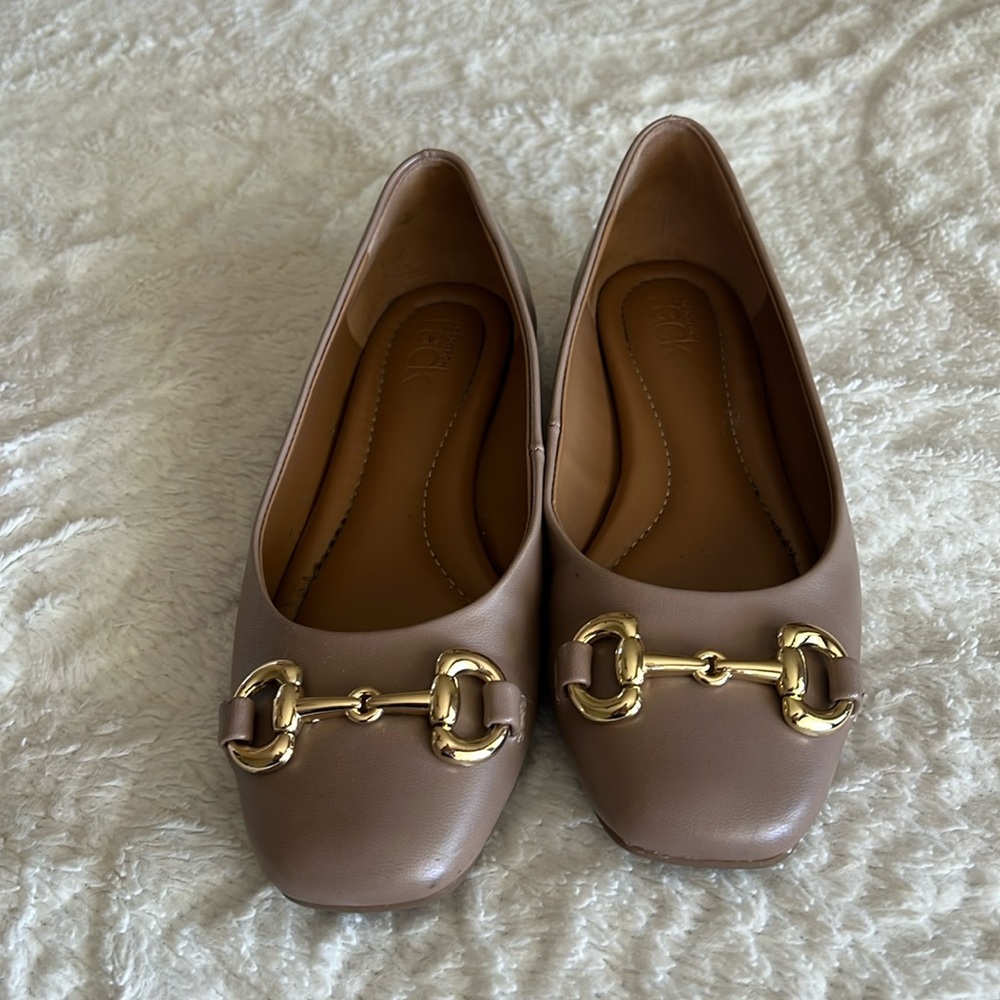 Nude flats